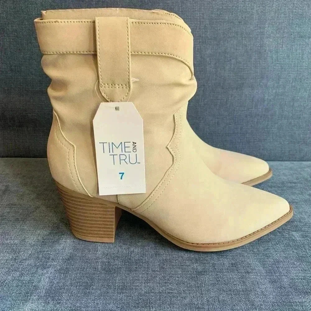 Woman’s Time & Tru Cream Suede Western Block Heel Ankle New Slouch Boots Size 7